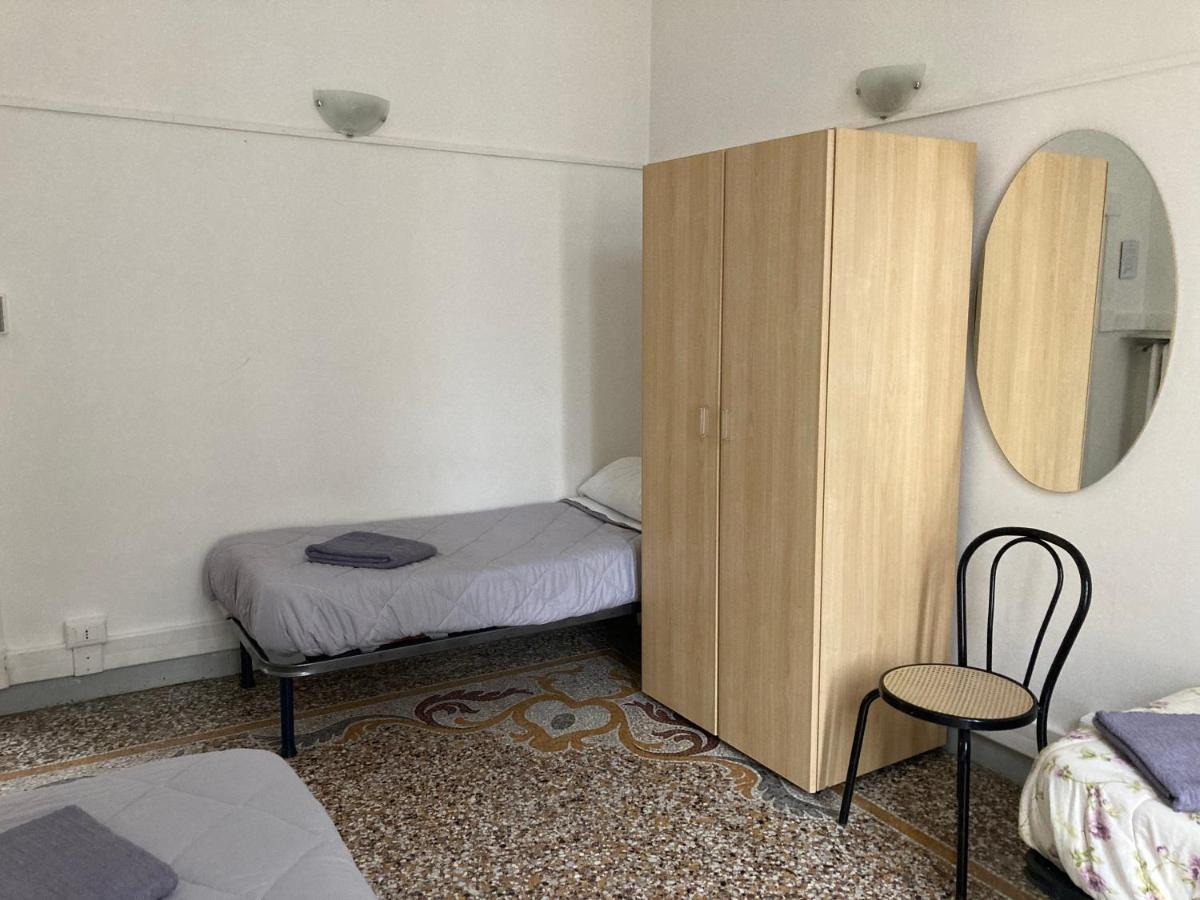 Guest House Roma Janov Exteriér fotografie