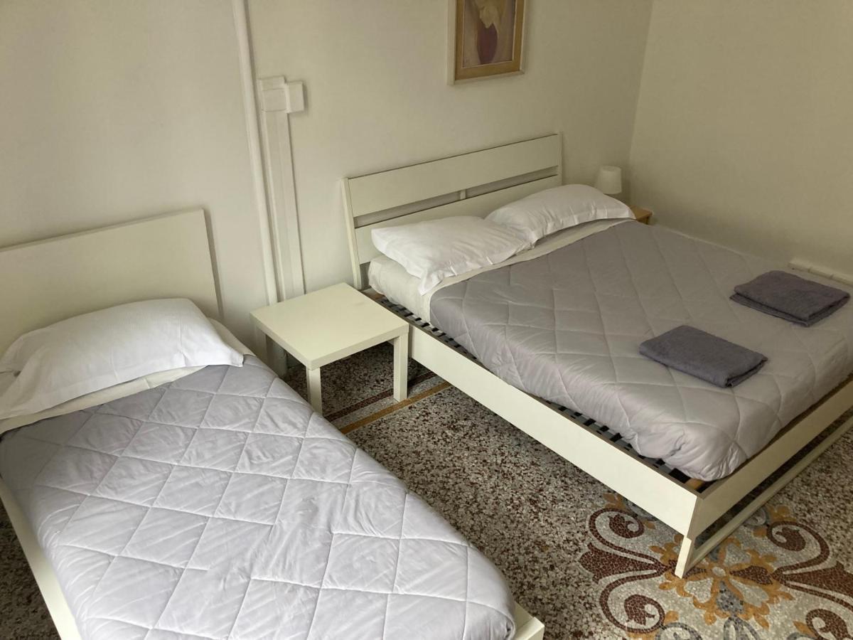Guest House Roma Janov Exteriér fotografie