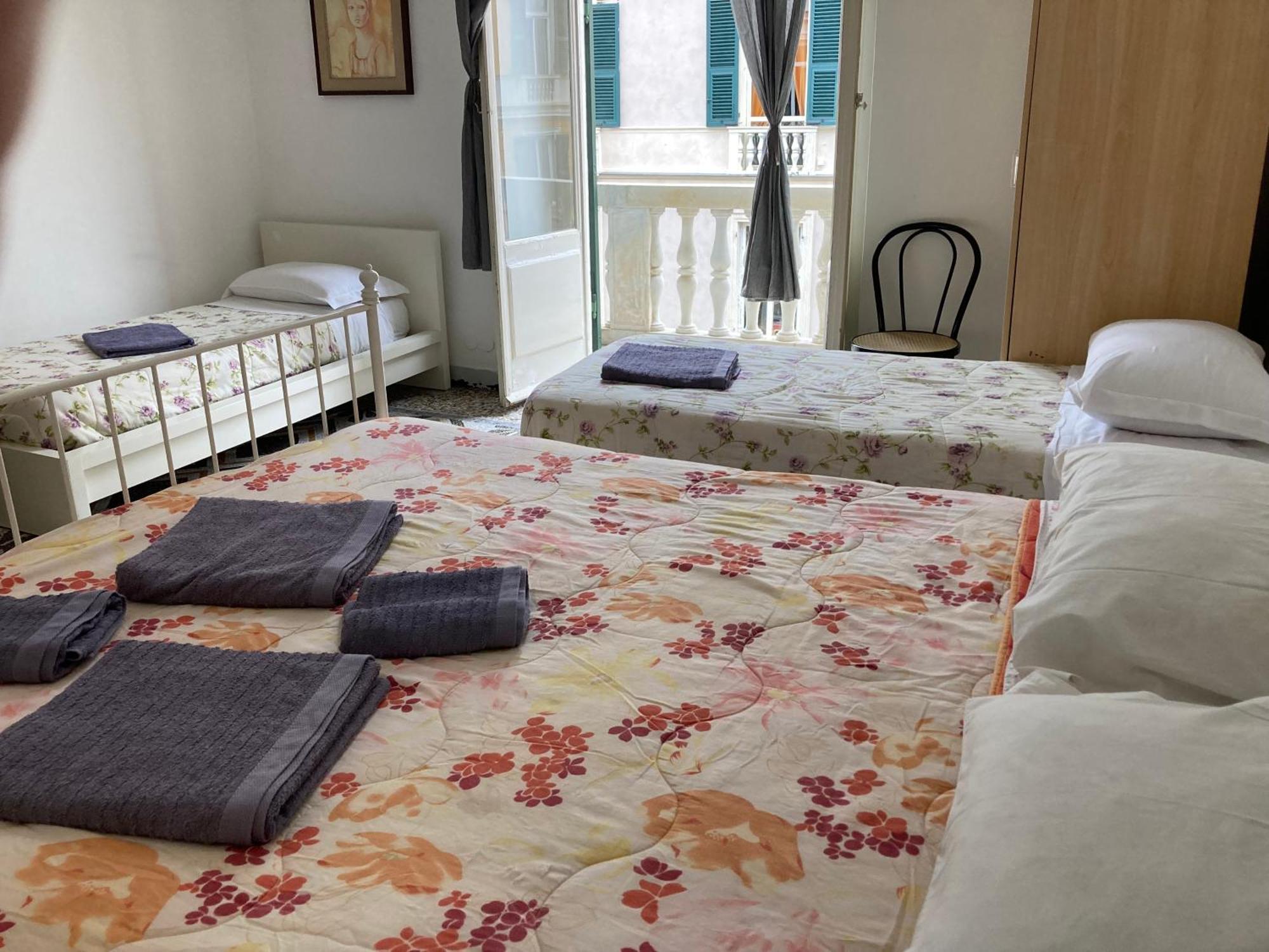 Guest House Roma Janov Exteriér fotografie