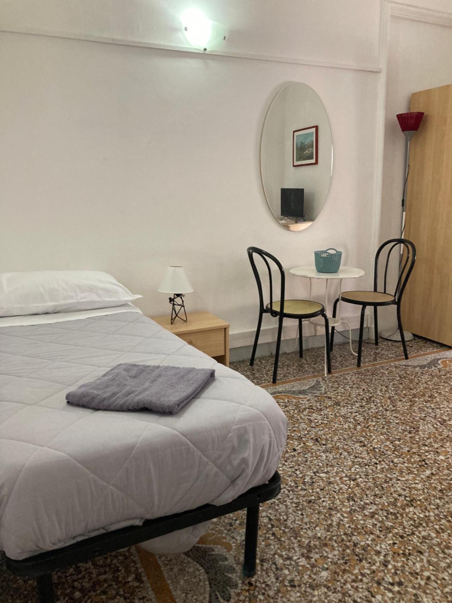 Guest House Roma Janov Exteriér fotografie