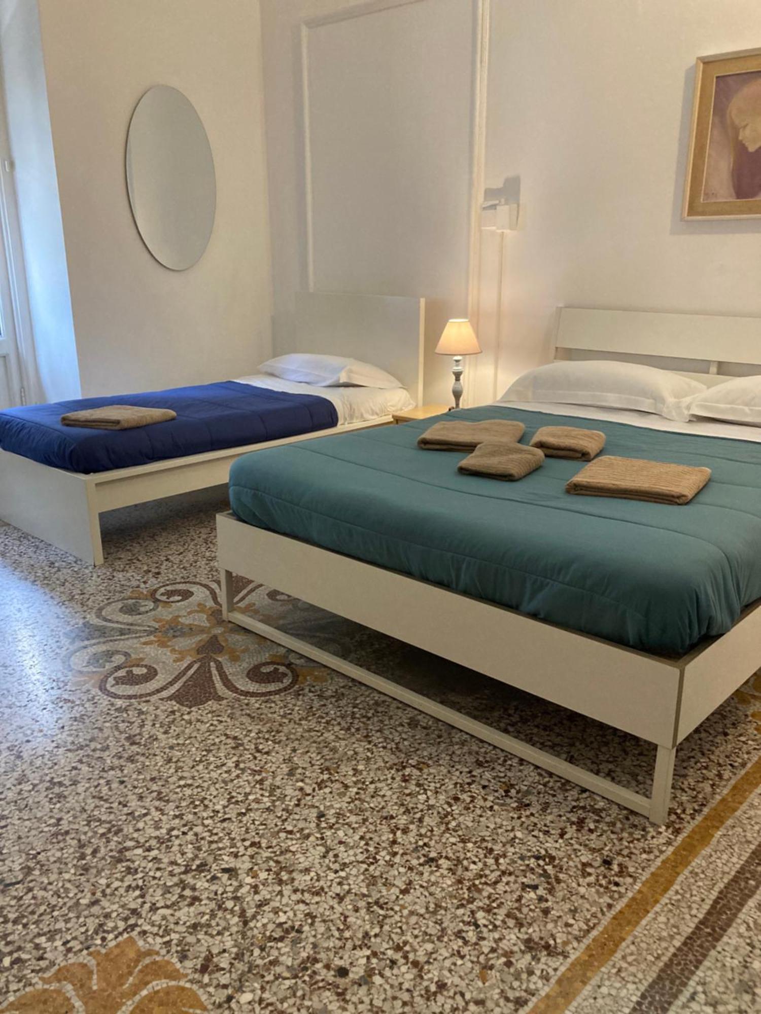 Guest House Roma Janov Exteriér fotografie